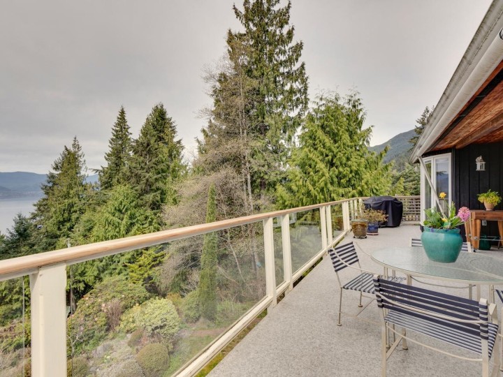 Photo 9 at 110 Oceanview Place, Lions Bay, West Vancouver