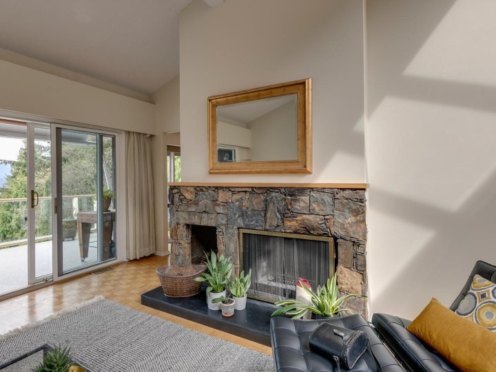 Photo 4 at 110 Oceanview Place, Lions Bay, West Vancouver