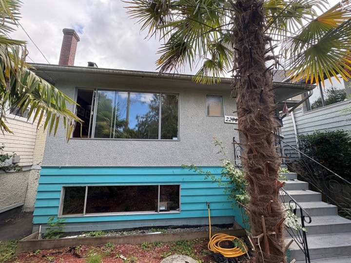 Photo 2 at 2274 Mclean Drive, Grandview Woodland, Vancouver East