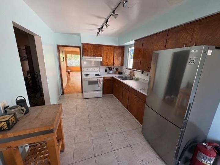 Photo 9 at 2274 Mclean Drive, Grandview Woodland, Vancouver East