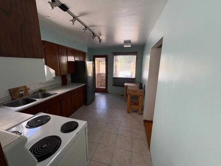 Photo 8 at 2274 Mclean Drive, Grandview Woodland, Vancouver East