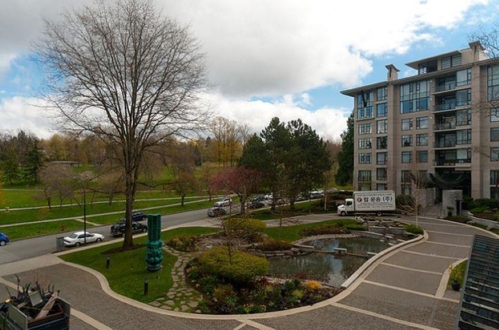 Photo 2 at 320 - 4685 Valley Drive, Quilchena, Vancouver West