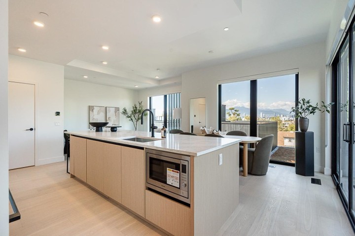 Photo 4 at 202 - 539 W 28th Avenue, Cambie, Vancouver West