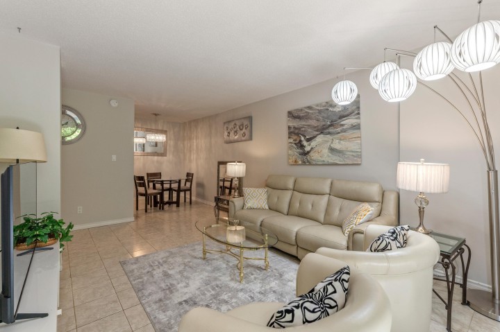Photo 2 at 103 - 2040 Cornwall Avenue, Kitsilano, Vancouver West