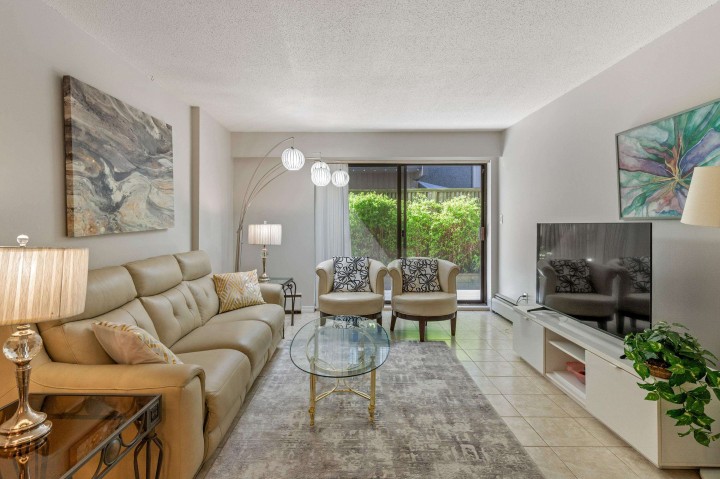 Photo 1 at 103 - 2040 Cornwall Avenue, Kitsilano, Vancouver West
