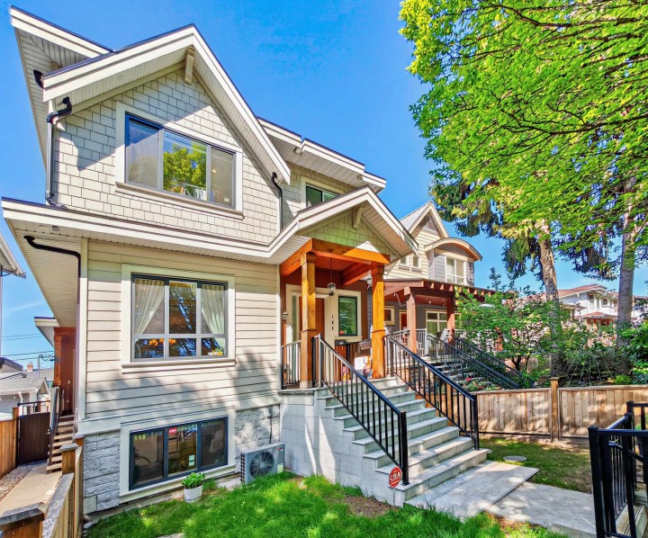 Photo 2 at 105 E 64th Avenue, South Vancouver, Vancouver East
