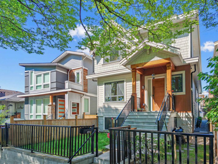Photo 1 at 105 E 64th Avenue, South Vancouver, Vancouver East