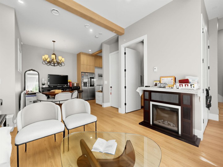Photo 9 at 105 E 64th Avenue, South Vancouver, Vancouver East