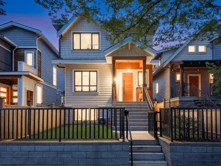 Photo 4 at 105 E 64th Avenue, South Vancouver, Vancouver East