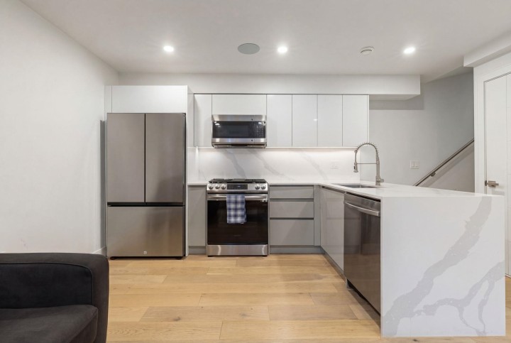Photo 6 at 2885 E Georgia Street, Renfrew VE, Vancouver East