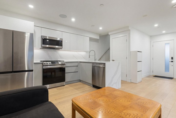 Photo 4 at 2885 E Georgia Street, Renfrew VE, Vancouver East