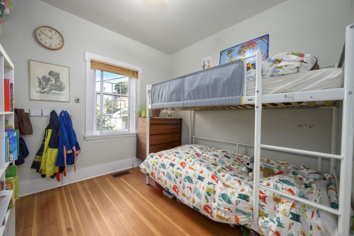 Photo 8 at 2633 Venables Street, Renfrew VE, Vancouver East
