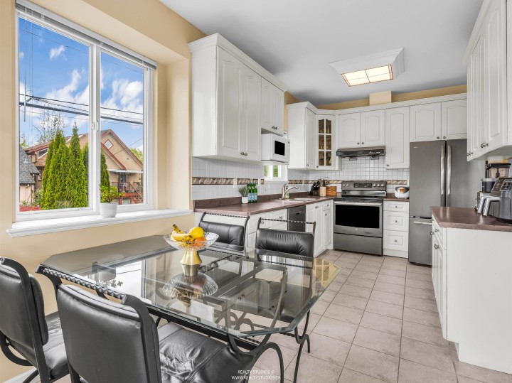 Photo 10 at 5323 Dumfries Street, Knight, Vancouver East