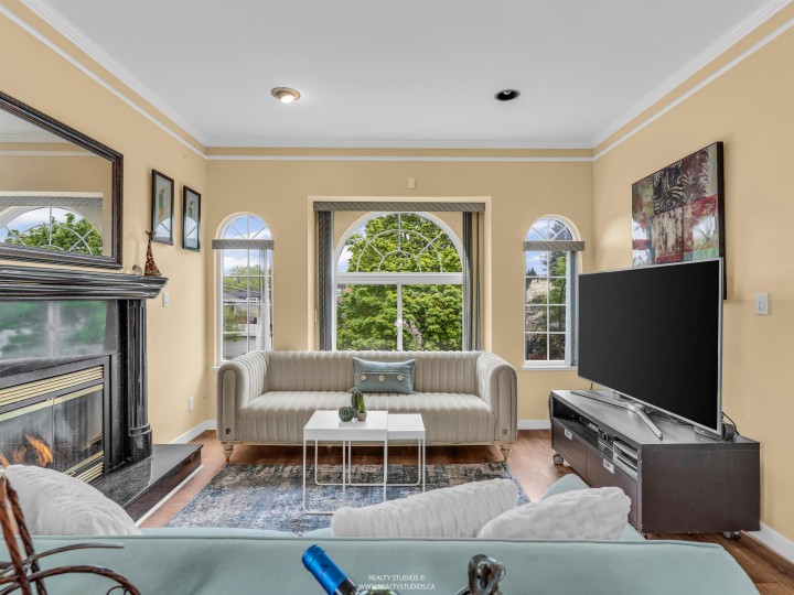 Photo 4 at 5323 Dumfries Street, Knight, Vancouver East