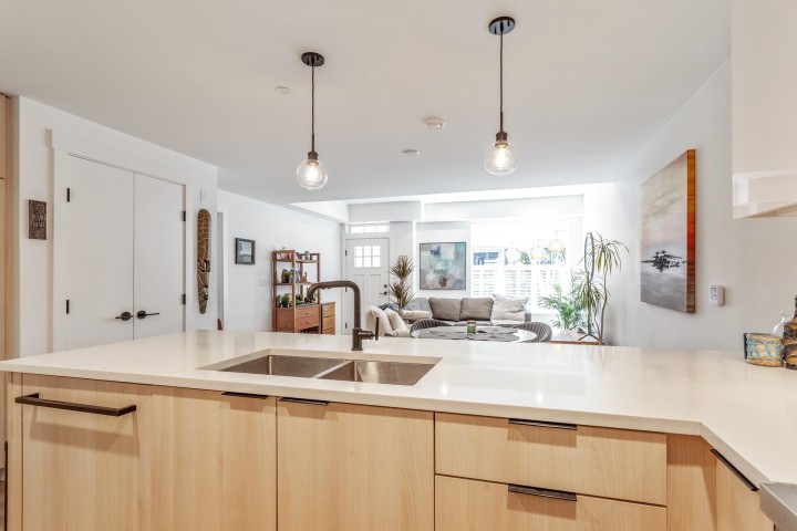 Photo 4 at 6 - 237 Ridgeway Avenue, Lower Lonsdale, North Vancouver