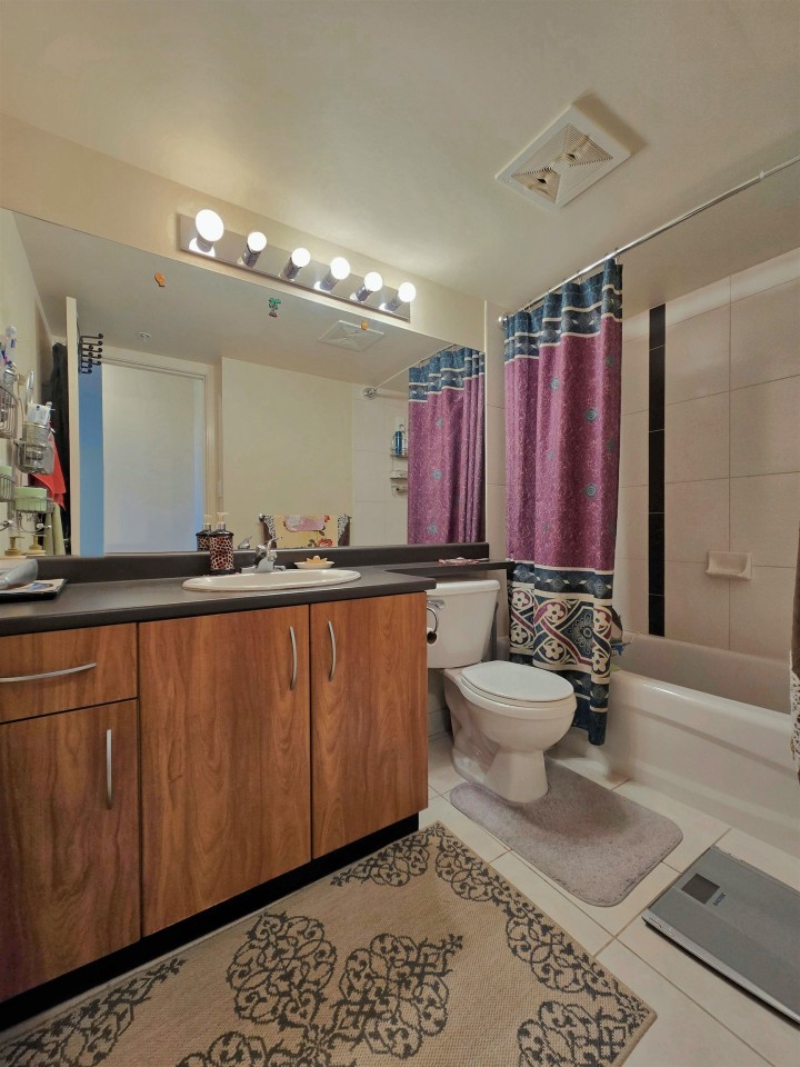 Photo 7 at 810 - 3663 Crowley Drive, Collingwood VE, Vancouver East