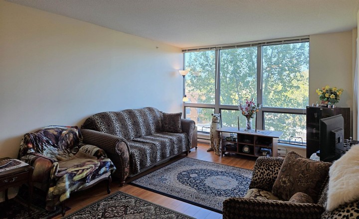 Photo 5 at 810 - 3663 Crowley Drive, Collingwood VE, Vancouver East