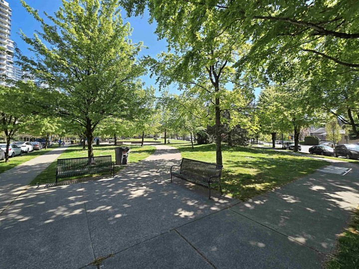Photo 20 at 810 - 3663 Crowley Drive, Collingwood VE, Vancouver East
