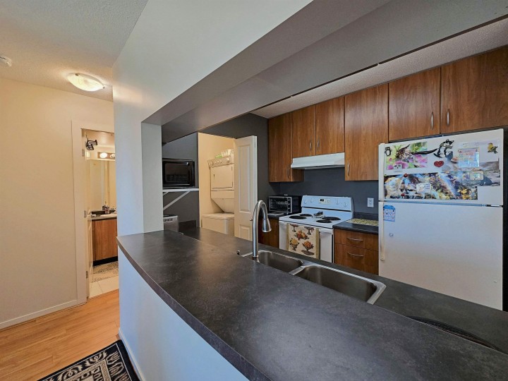 Photo 10 at 810 - 3663 Crowley Drive, Collingwood VE, Vancouver East