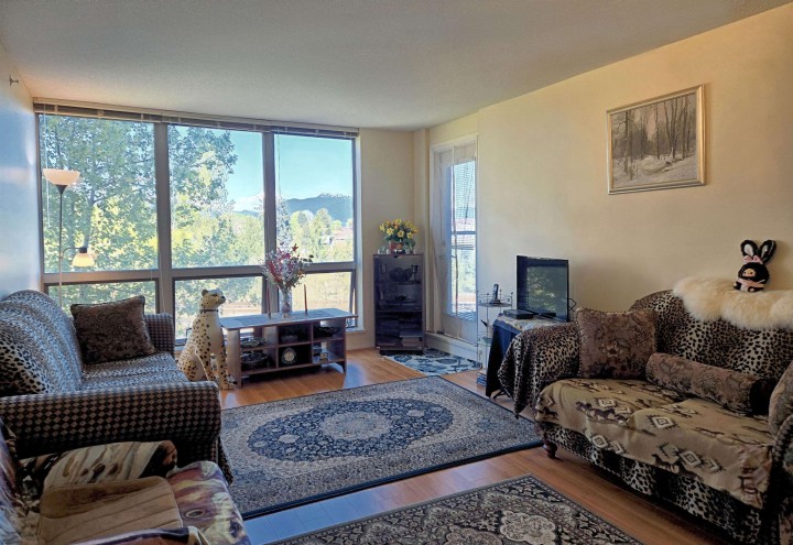 Photo 4 at 810 - 3663 Crowley Drive, Collingwood VE, Vancouver East