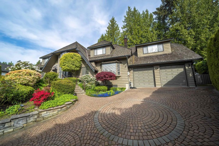 Photo 2 at 435 Inglewood Avenue, Cedardale, West Vancouver