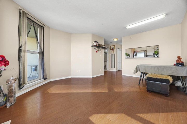 Photo 3 at 910 - 3489 Ascot Place, Collingwood VE, Vancouver East