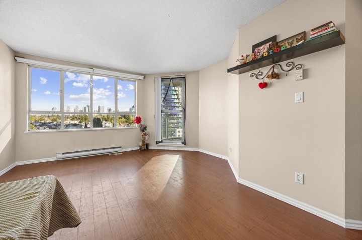 Photo 4 at 910 - 3489 Ascot Place, Collingwood VE, Vancouver East