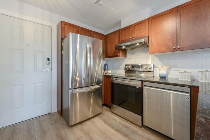 Photo 7 at 206 - 3089 Oak Street, Fairview VW, Vancouver West