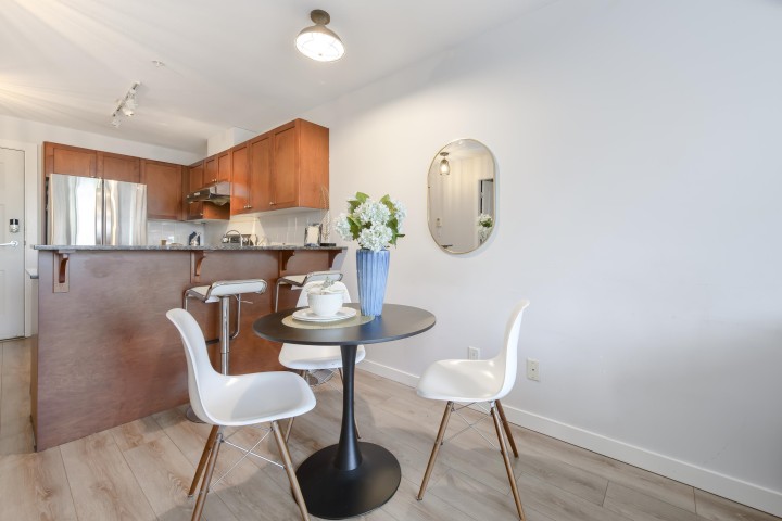 Photo 9 at 206 - 3089 Oak Street, Fairview VW, Vancouver West