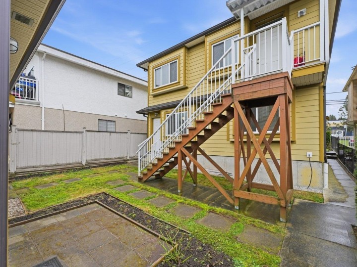 Photo 4 at 1115 Boundary Road, Renfrew VE, Vancouver East