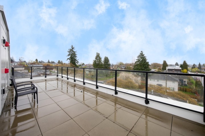 Photo 2 at 2 - 128 W Woodstock Avenue, Cambie, Vancouver West