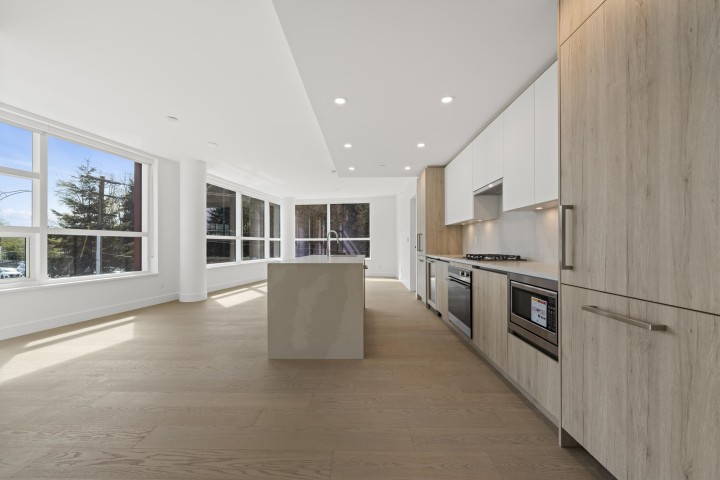 Photo 23 at 305 - 423 6th Street, Park Royal, West Vancouver