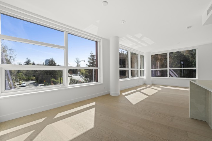 Photo 6 at 305 - 423 6th Street, Park Royal, West Vancouver