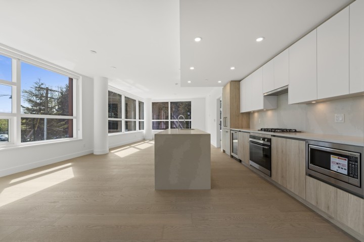 Photo 17 at 305 - 423 6th Street, Park Royal, West Vancouver