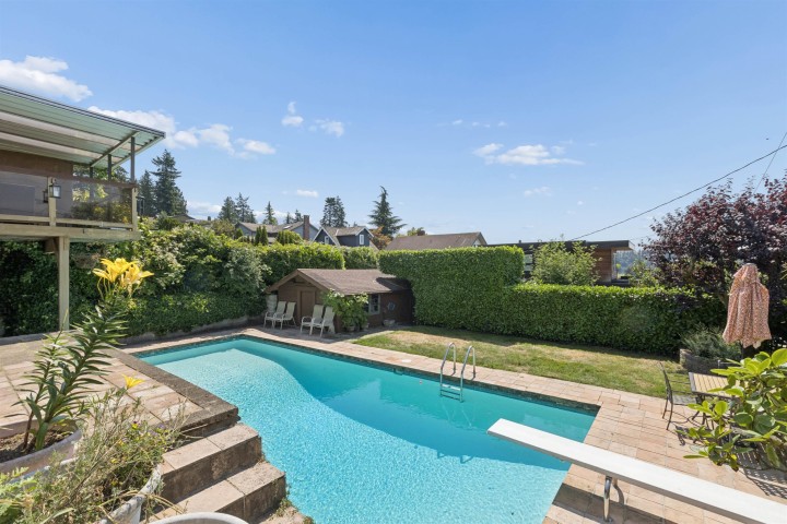 Photo 2 at 1092 Duchess Avenue, Sentinel Hill, West Vancouver