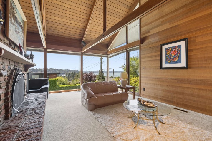 Photo 3 at 1092 Duchess Avenue, Sentinel Hill, West Vancouver