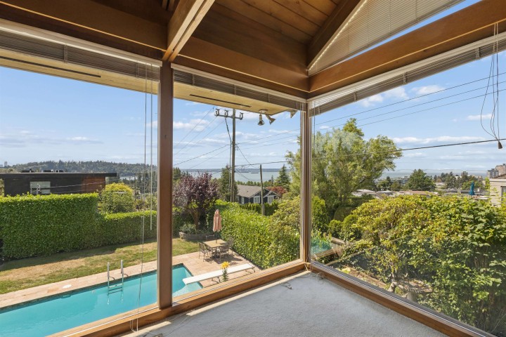 Photo 1 at 1092 Duchess Avenue, Sentinel Hill, West Vancouver