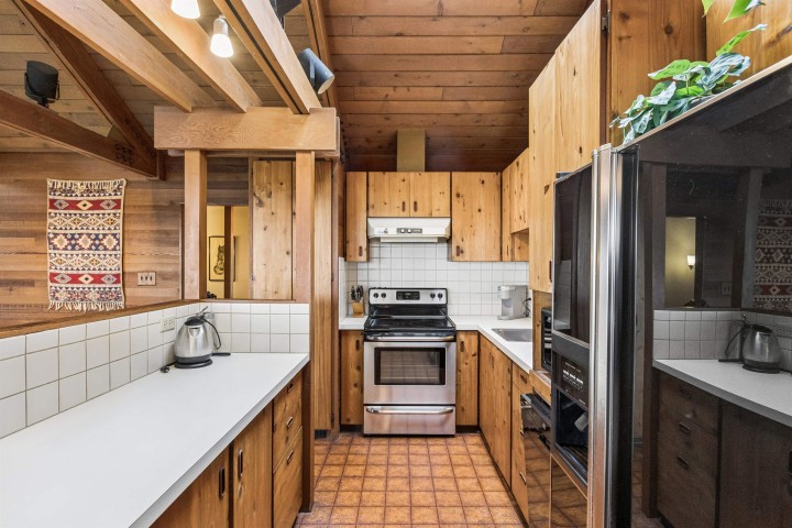 Photo 9 at 1092 Duchess Avenue, Sentinel Hill, West Vancouver