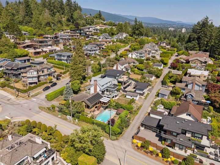 Photo 38 at 1092 Duchess Avenue, Sentinel Hill, West Vancouver