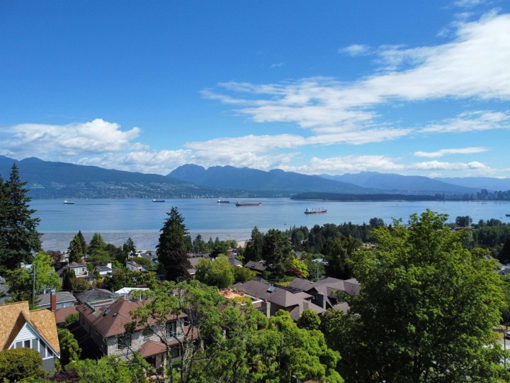 Photo 1 at 4678 W 3rd Avenue, Point Grey, Vancouver West