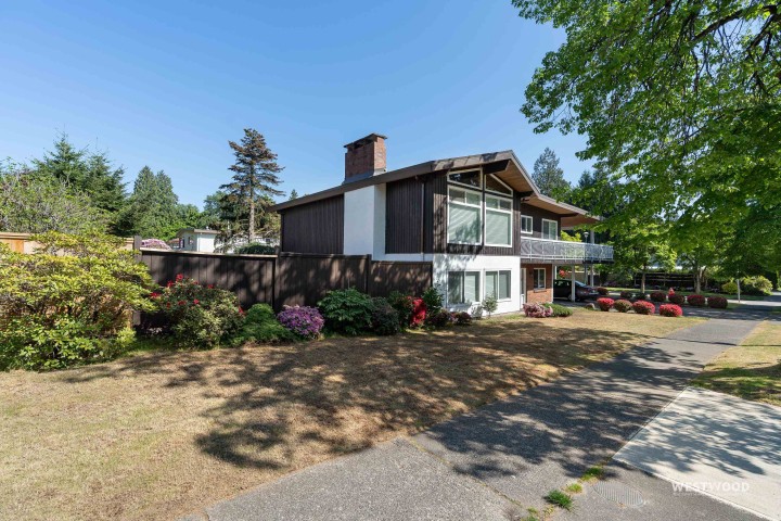 Photo 2 at 6858 Tyne Street, Killarney VE, Vancouver East