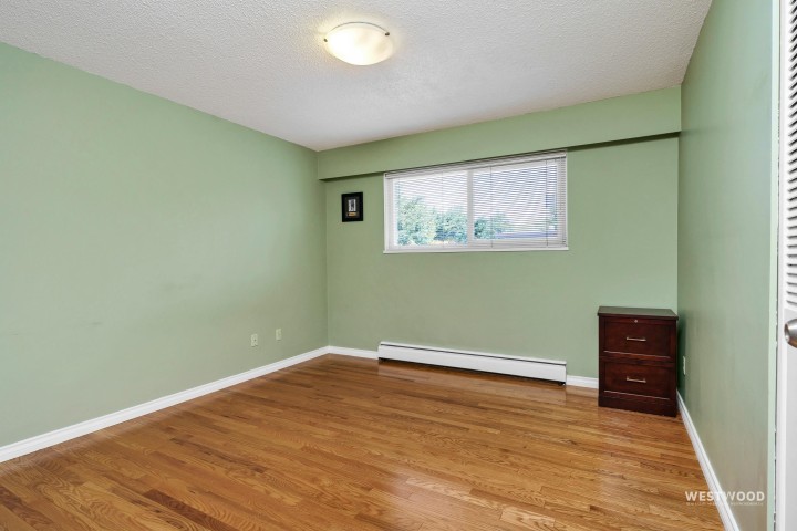Photo 9 at 6858 Tyne Street, Killarney VE, Vancouver East