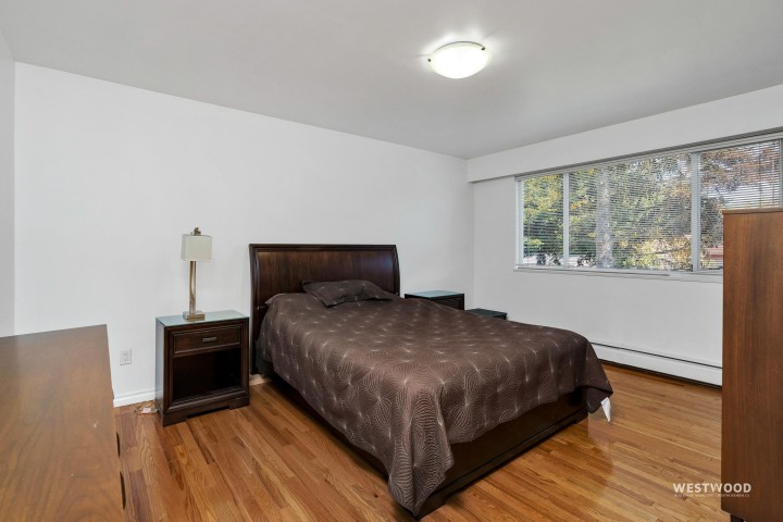 Photo 11 at 6858 Tyne Street, Killarney VE, Vancouver East