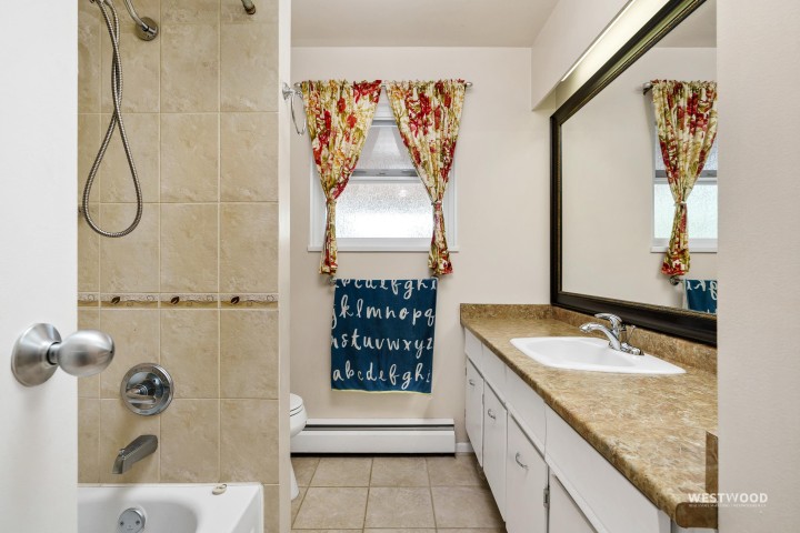 Photo 8 at 6858 Tyne Street, Killarney VE, Vancouver East