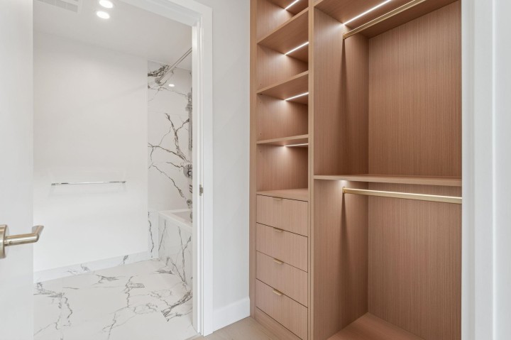 Photo 17 at 304 - 3668 W 10th Avenue, Kitsilano, Vancouver West
