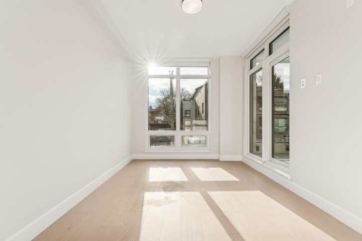 Photo 22 at 304 - 3668 W 10th Avenue, Kitsilano, Vancouver West