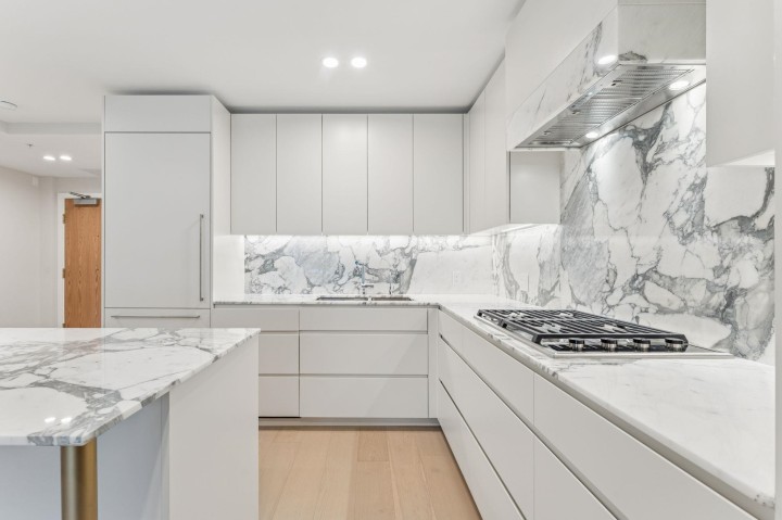 Photo 4 at 304 - 3668 W 10th Avenue, Kitsilano, Vancouver West