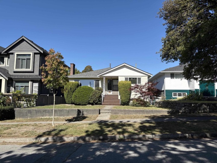 Photo 2 at 2717 Waverley Avenue, Killarney VE, Vancouver East