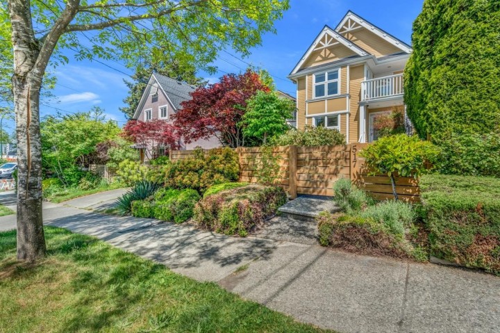 Photo 2 at 517 Atlantic Street, Strathcona, Vancouver East