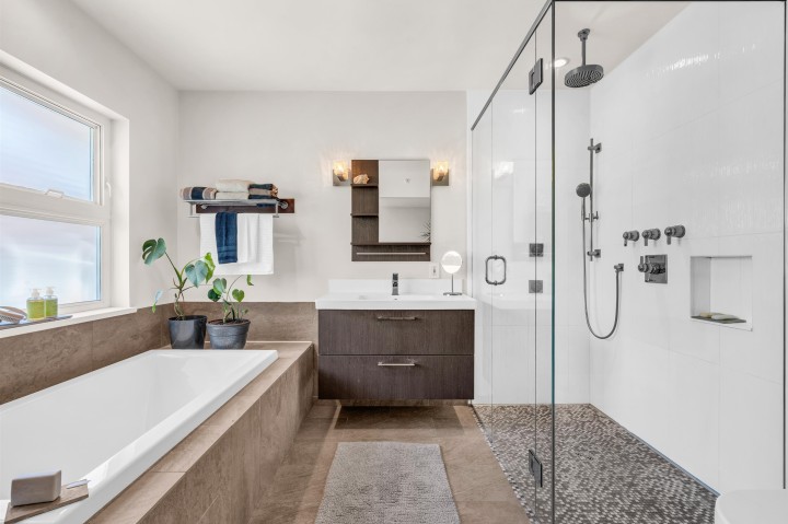 Photo 16 at 517 Atlantic Street, Strathcona, Vancouver East